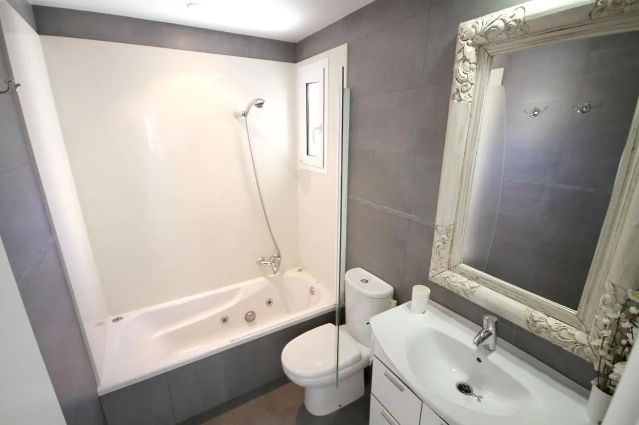 Apartment With Terrace And Jacuzzi In Puerto De Pollenca 120 M² 포엔샤 항구 스페인